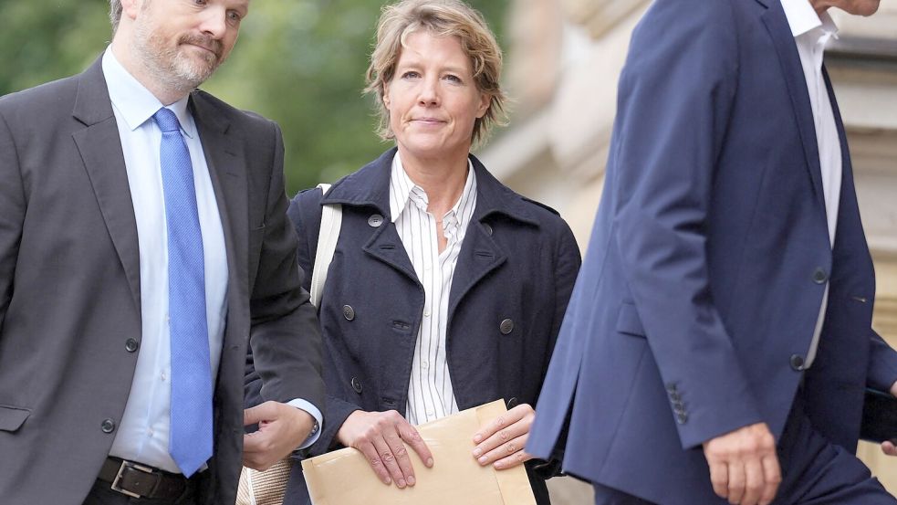 Christina Block (M), deutsche Gastronomin und Unternehmerin, sollte am 71. Verhandlungstag eine Erklärung abgeben, die auf den nächsten Prozesstag verschoben wurde. Foto: dpa/Marcus Brandt