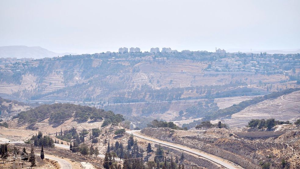 Konkret geht es um das sogenannte E1-Gebiet zwischen Ost-Jerusalem und der Siedlung Maale Adumim. (Archivbild) Foto: Ohad Zwigenberg/AP/dpa