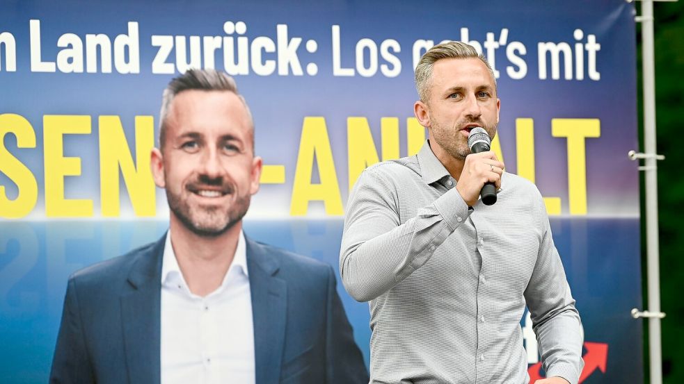 Andere Parteien haben eine Zusammenarbeit mit der AfD ausgeschlossen. Spitzenkandidat Ulrich Siegmund hat als Wahlziel „45 Prozent plus X“ ausgegeben, um eine absolute Mehrheit für eine Alleinregierung zu erreichen. (Archivbild) Foto: Heiko Rebsch/dpa