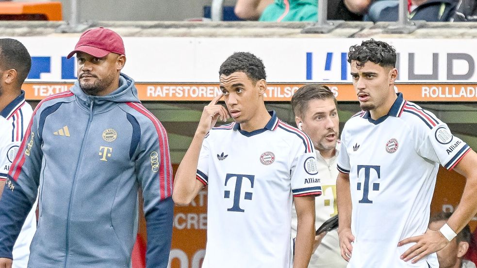 Vincent Kompany wird Jamal Musiala - wie hier in Heidenheim - im Supercup nicht einwechseln und einsetzen. Foto: Harry Langer