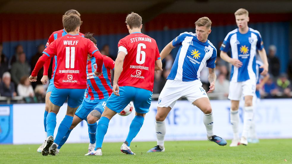 Kickers Emden setzte sich am Freitagabend in Drochtersen durch. Foto: Jens Doden/Emden