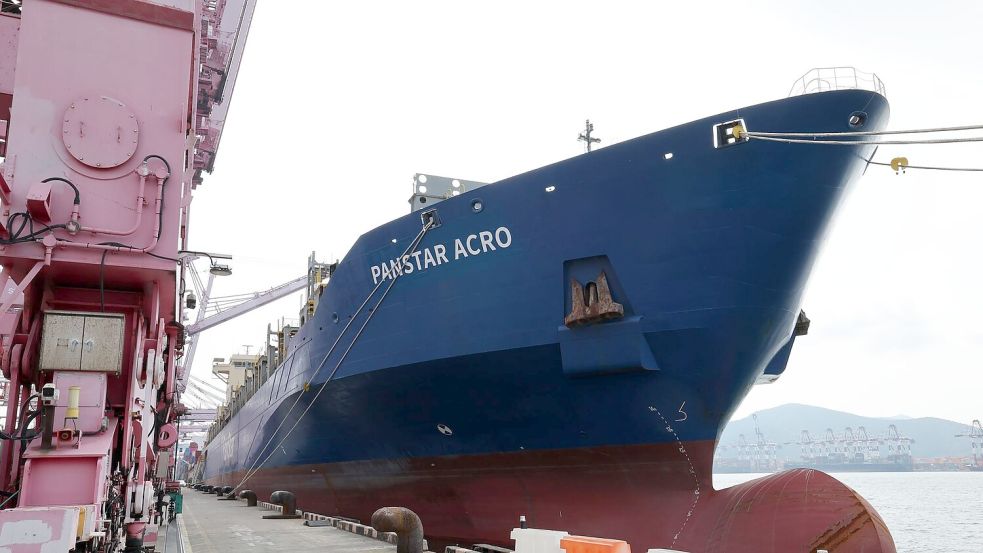 Das Containerschiff PanStar Acro befindet sich derzeit auf der Arktis-Route nach Europa. Foto: -/YNA/dpa
