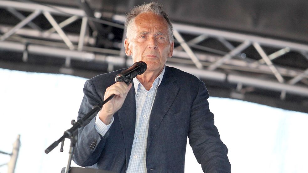 Der ehemalige UN-Botschafter Michael von der Schulenburg sieht die Ukraine im „Clasen Talk“ als Verlierer des Krieges – und schießt gegen das EU-Parlament. Foto: IMAGO/Hanno Bode