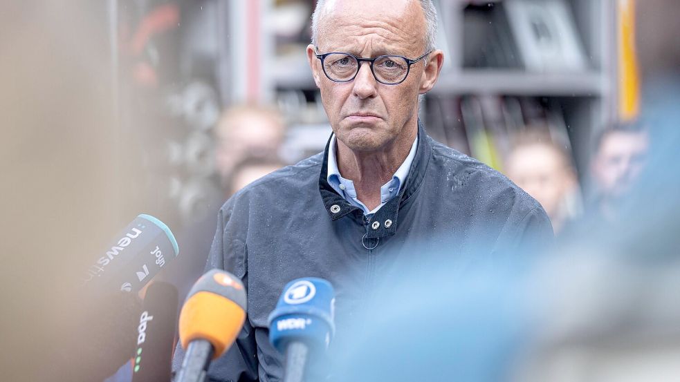 Beim Danken ausgebuht: Friedrich Merz nach dem Waldbrand in der Eifel. Foto: IMAGO/Sebastian Derix