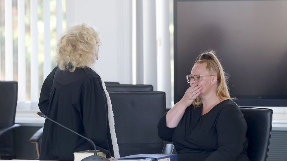 Fabians Mutter (r.) nimmt als Nebenklägerin an dem Prozess teil. (Archivbild) Foto: Danny Gohlke