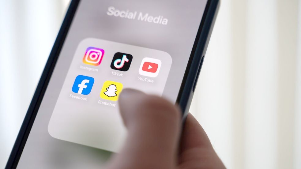Das Gesetz soll unter anderem für die Plattformen Facebook, Instagram, Snapchat, TikTok, YouTube und X gelten. (Symbolbild) Foto: Alicia Windzio