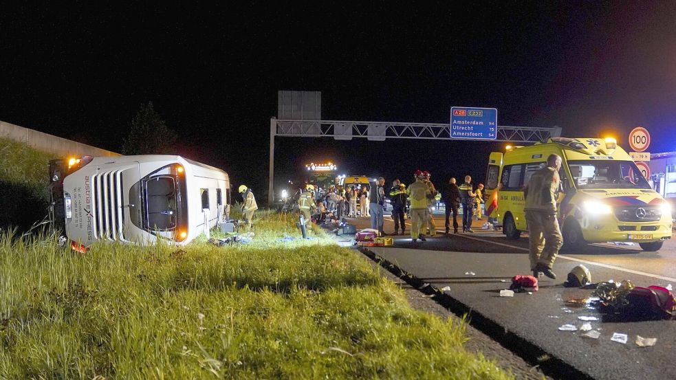 An dem Unfall war nach Polizeiangaben auch ein Lieferwagen beteiligt. Foto: IMAGO/ANP