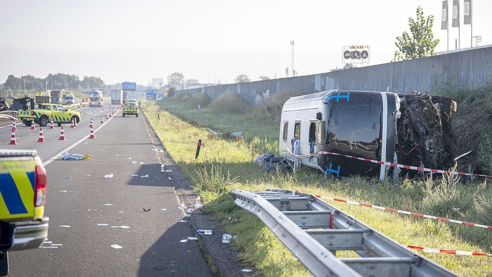 Die 54 Schülerinnen und Schüler sowie 4 Lehrkräfte waren nach Angaben der Schule auf dem Weg nach Paris. Foto: Jeroen Jumelet