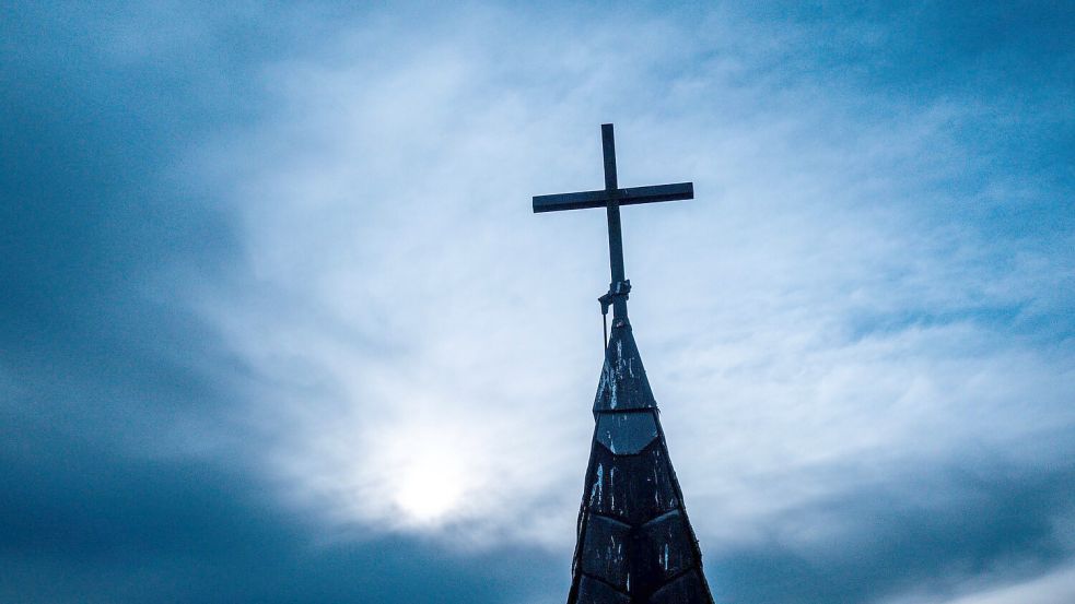 Die katholische Kirche ist zwei Jahrtausende alt. Ihr Eheverbot für Pfarrer gilt auch noch im 21. Jahrhundert. Ein Priester im Taunus zieht daher die Reißleine. (Symbolbild) Foto: Jens Büttner