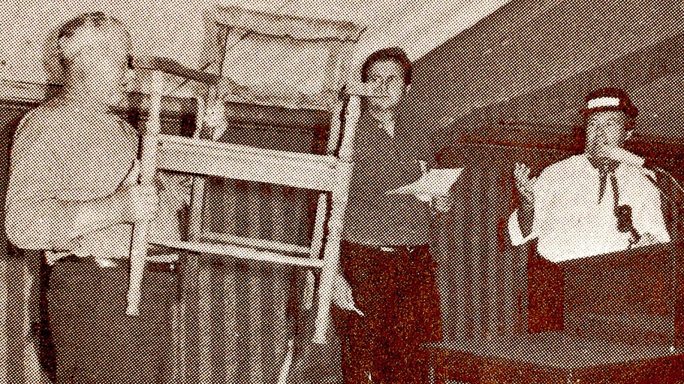 Bei „Auktionator“ Hinrich Goes kamen in den 1980ern jede Menge alte, zum Teil sehr wertvolle Stücke, unter den Hammer. Gebrauchte Möbel und sonstige Gegenstände fanden reißenden Absatz. Foto: Archiv ON