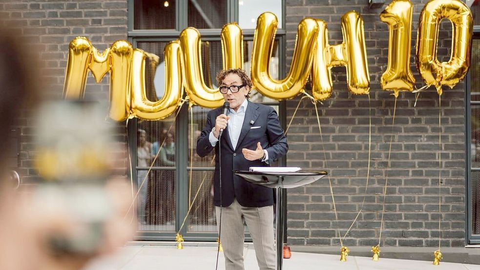 Jens Bormann hat die MUUUH! GmbH im Jahr 2016 gegründet. Heute teilt er sich die Firmenleitung mit vier weiteren Managern. Foto: MUUUH! Group