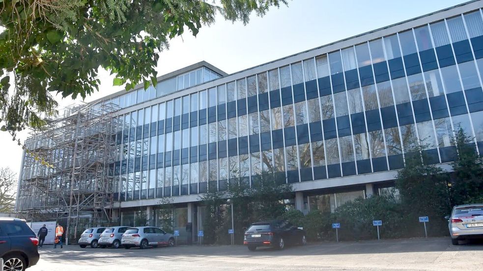 Drastische Maßnahmen: Zwei Top-Beamte dürfen das Elmshorner Rathaus nicht mehr betreten. Vom Dienst wurden sie mit sofortiger Wirkung freigestellt. Das hat Elmshorn Oberbürgermeister Erik Sachse angeordnet. Foto: Christian Brameshuber