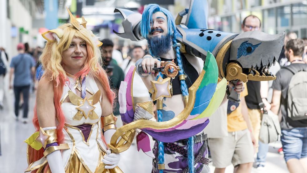 Bei der Gamescom kommen immer wieder einige Besucherinnen und Besucher als Cosplayer bunt kostümiert. (Archivbild) Foto: Oliver Berg