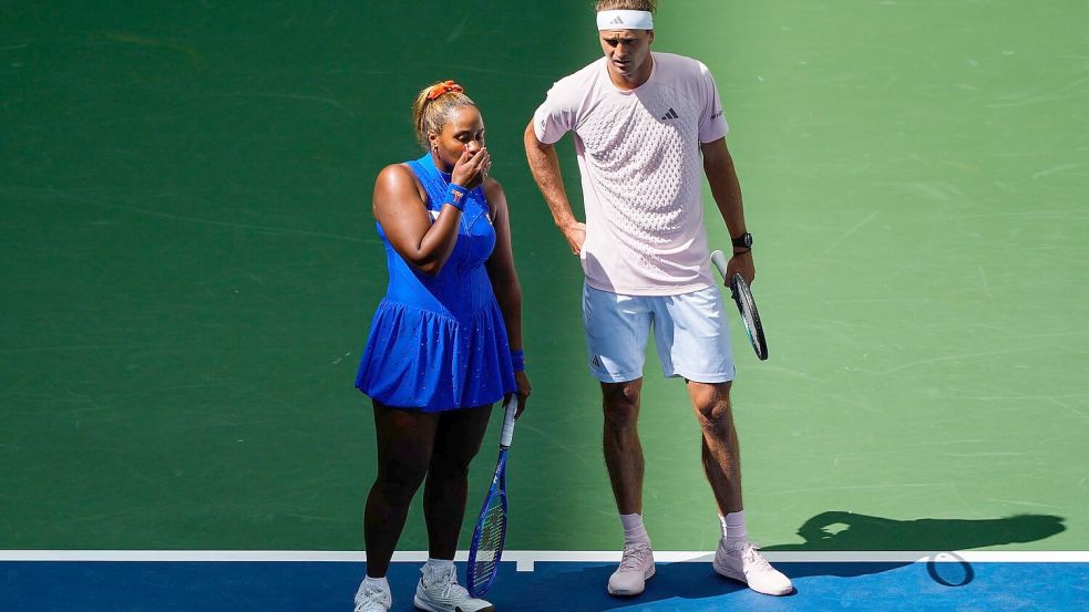 Alexander Zverev (r) ist im Mixed-Wettbewerb der US Open früh ausgeschieden. Foto: Yuki Iwamura