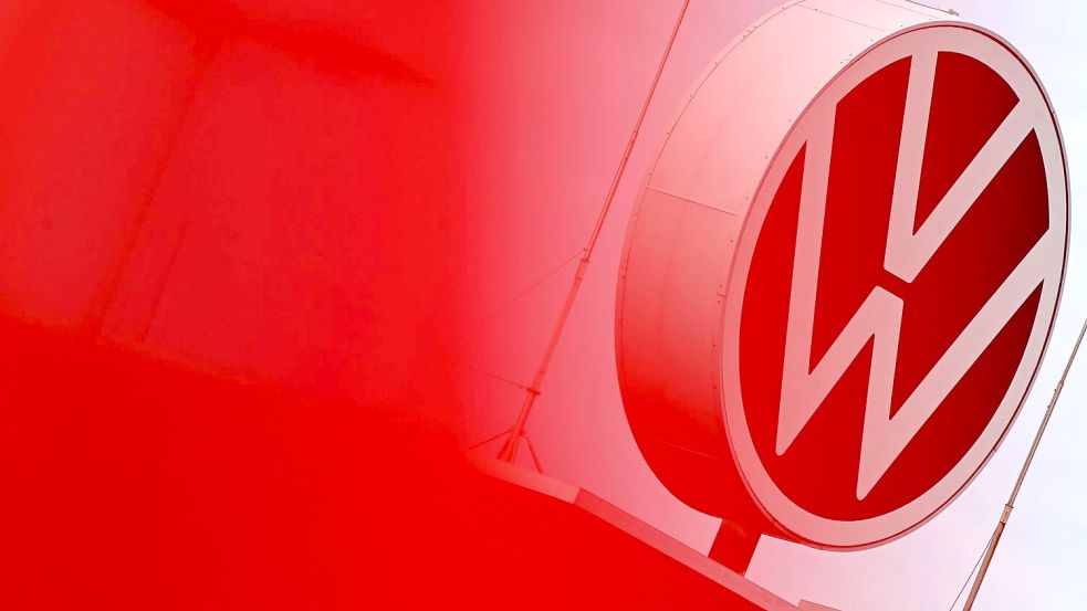 Das VW-Werk in Emden gilt trotz der Umstellung auf E-Mobilität als gefährdet. Foto: Lars Penning