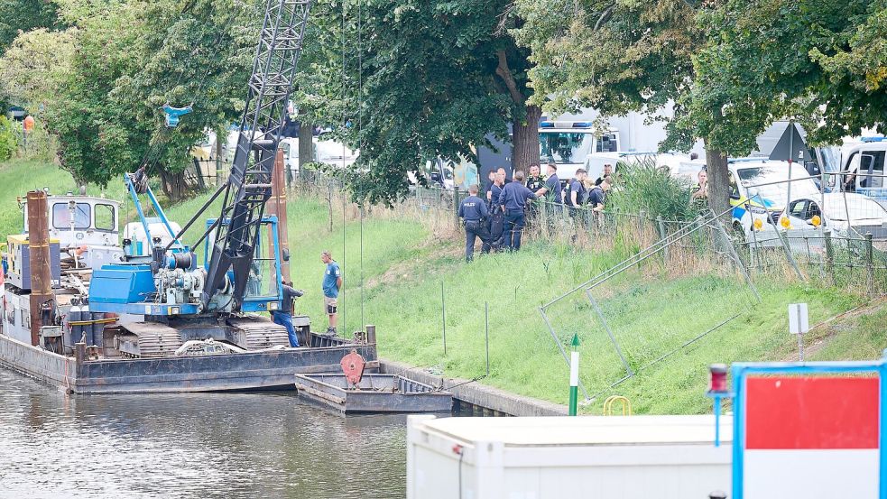 In Berlin-Neukölln ist auf dem Grund des Schifffahrtskanals eine Fliegerbombe gefunden worden. Foto: Annette Riedl