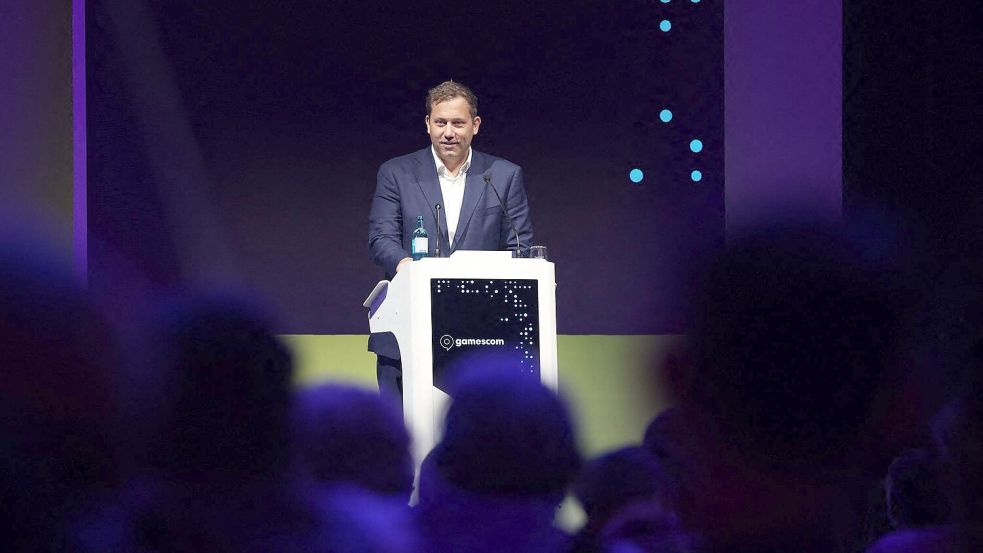 Ich würde ja gern, aber wir leben nun mal in Zeiten knapper Staatskassen - so in etwa war die Botschaft von Finanzminister Lars Klingbeil zum Thema Steuererleichterungen für die Gamesbranche. Foto: Christoph Reichwein/dpa
