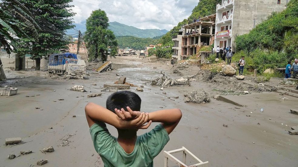 Laut Behördenangaben gibt es zahlreiche Tote. Hunderte Menschen, darunter auch Touristen, werden vermisst. Foto: Niranjan Shrestha