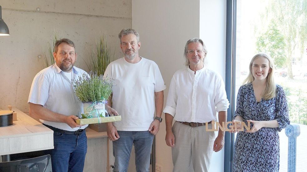 Über den Fachkräftemangel sprachen (von links) Ortsbürgermeister Christoph Stafflage, Thorsten Gels, Marius Nielsen und Caroline Ohmann von der Wirtschaftsförderung. Foto: Stadt Lingen