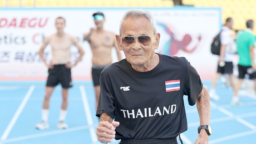 Sawang Janpram hält sich mit regelmäßigen Spaziergängen fit. Zudem treibt er mehrfach die Woche Sport. Foto: -
