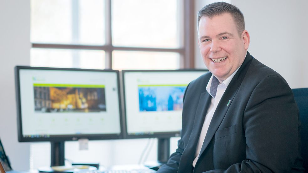 Florian Eiben an seinem Schreibtisch im Rathaus. Er will in der nächsten Legislatur begonnene Projekte fortführen. Foto: privat