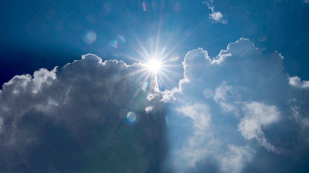 Dunkle Wolken werden ab Donnerstagabend zunächst im Westen und Südwesten aufziehen. (Archivbild) Foto: Annette Riedl