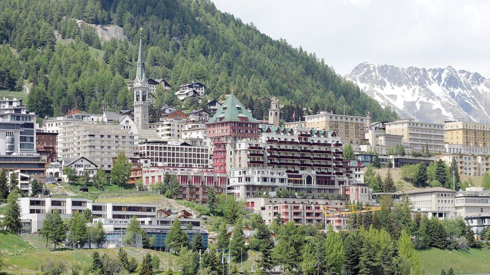 Inbegriff von Glamour und Jetset in den Alpen: Sankt Moritz ist zentraler Schauplatz des Romans. (Archivbild) Foto: picture-alliance/ dpa