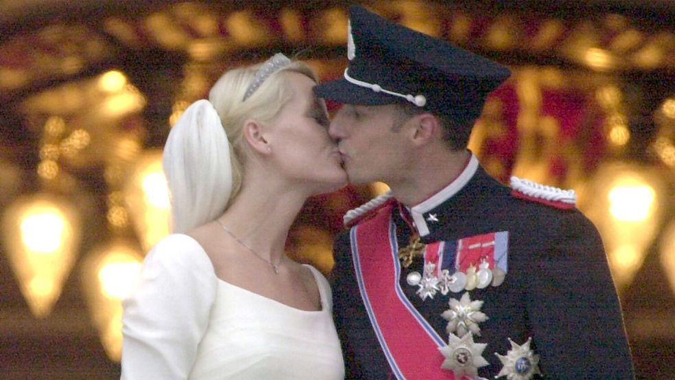 Vor 25 Jahren heirateten Mette-Marit und Haakon. (Archivbild) Foto: Martin Athenstädt/dpa