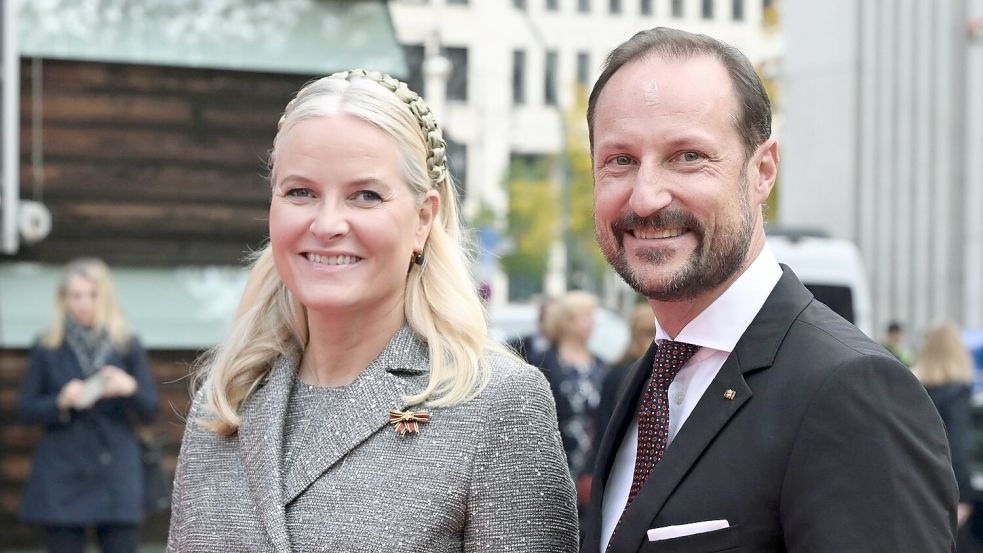 Ein Paar in guten wie in schlechten Zeiten: Mette-Marit und Haakon, hier 2024 in Berlin. (Archivbild) Foto: Jens Kalaene