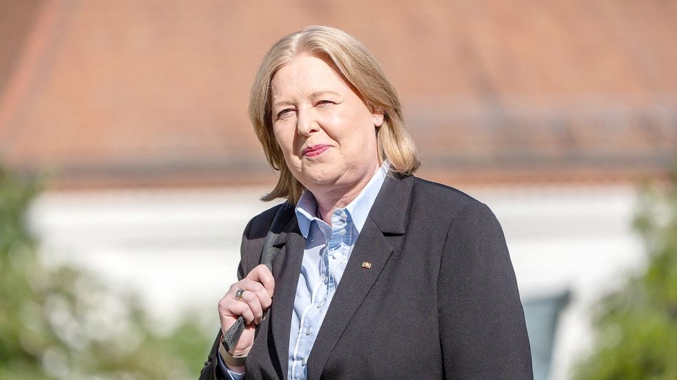 Bundesarbeitsministerin Bärbel Bas macht keinen Hehl daraus, dass sie keine Anhängerin der Idee ist, eine Pflicht zur Krankschreibung ab dem ersten Tag einzuführen. (Archivbild) Foto: Michael Kappeler/dpa