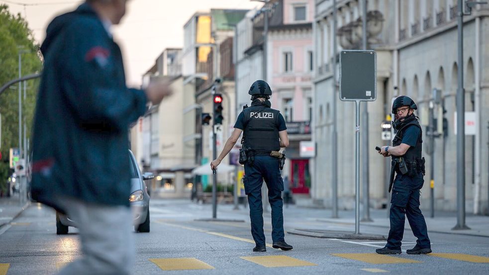 Die Polizei bittet darum, Video- und Bildmaterial an den Instagram-Kanal der Kantonspolizei Aargau zu senden. Foto: Michael Buholzer