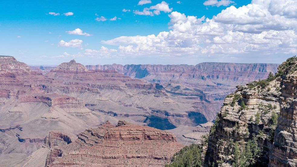 Im Grand Canyon werden nach Behördenangaben nach einer Sturzflut gut 20 Menschen vermisst. (Archivbild) Foto: Alex Brandon/AP/dpa