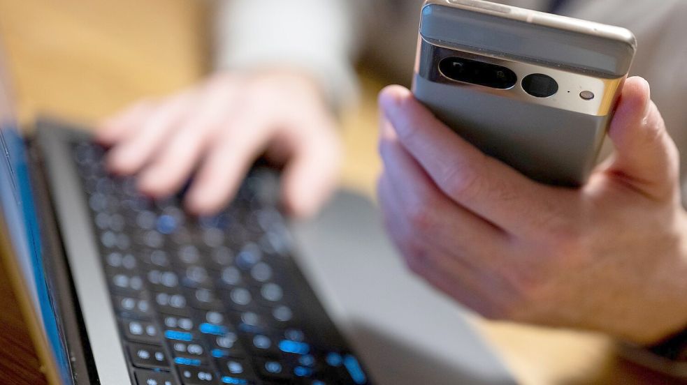 Besonders häufig nennt der Verfassungsschutz in seiner Publikation zur „Online-Radikalisierung“ den Messengerdienst Telegram. (Symbolbild) Foto: Monika Skolimowska