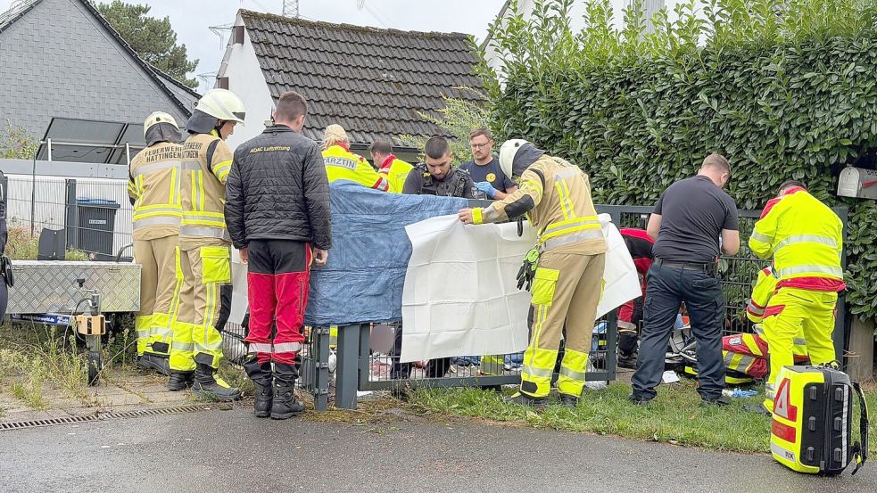 Die Mordkommission ermittelt nach Fund eines Schwerverletzten. Foto: Justin Brosch/dpa