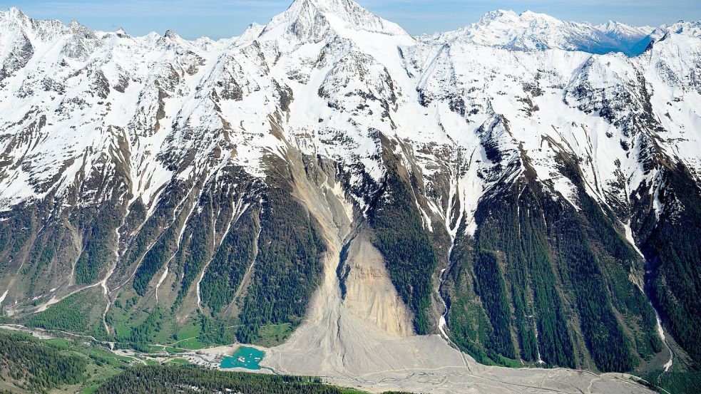 Berg- und Gletscherstürze hat es auch in den Alpen schon oft gegeben. (Archivbild) Foto: Laurent Gillieron/KEYSTONE/dpa