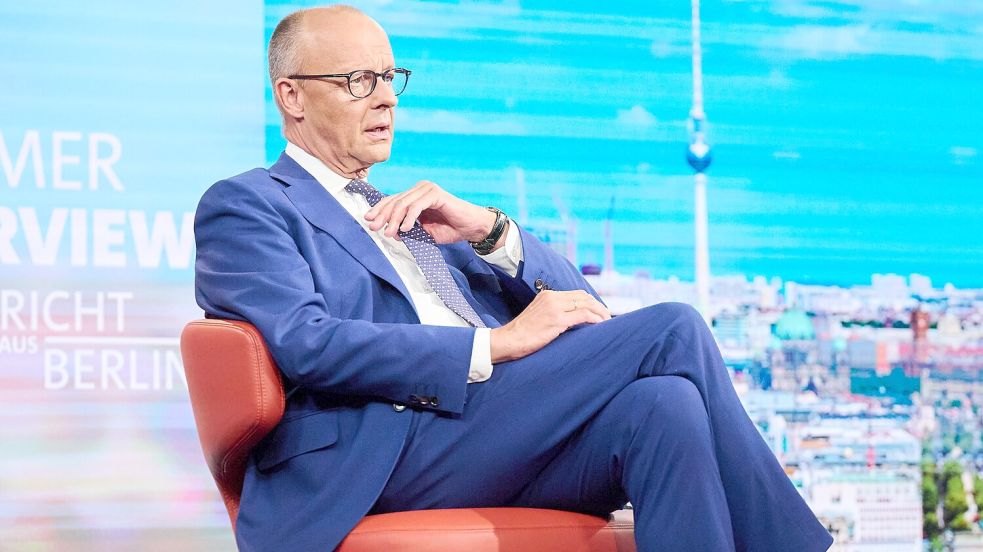 Bundeskanzler Friedrich Merz (CDU) gab wie CSU-Chef Markus Söder als alleiniger Parteichef zwei Sommerinterviews. Die Co-Chefs der anderen Parteien hatten je einen Auftritt bei den Öffentlich-Rechtlichen. Foto: dpa/Annette Riedl