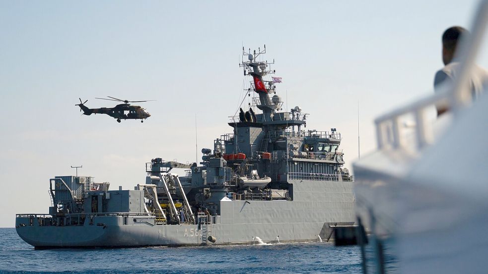 Das türkische Schiff TCG Isin (A-583) ermöglicht mit spezieller Robotertechnik besonders tiefe Tauchgänge. Foto: Nedim Enginsoy