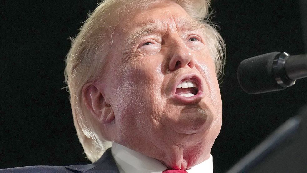 Trump warnt den Iran vor weiteren Angriffen. Foto: Jacquelyn Martin