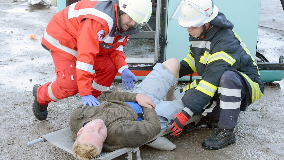 Feuerwehrleute trainieren regelmäßig den Ernstfall. Foto: Jens Doden/Archiv