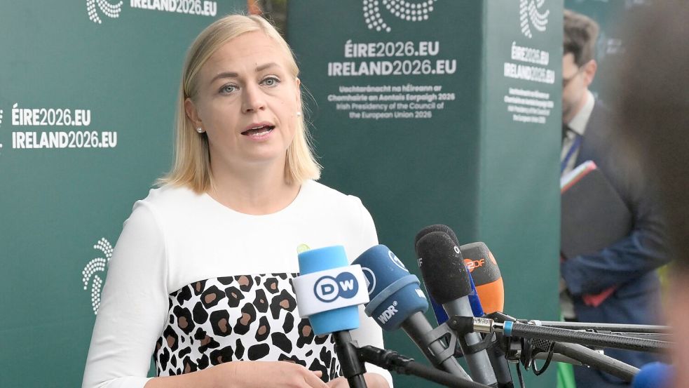 Die finnische Außenministerin Elina Valtonen fordert am Rande des EU-Außenministertreffens in Irland, den Druck auf Moskau zu erhöhen. Foto: Michael Brandt