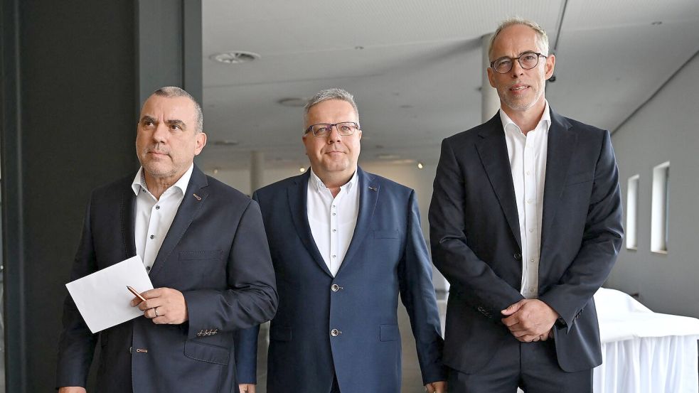 Die drei Abgeordneten Stefan Wogawa, Dirk Hoffmeister und Roberto Kobelt haben nach eigenen Angaben eine neue Partei gegründet. Foto: Martin Schutt