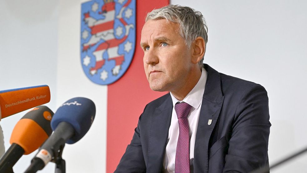 Thüringens AfD-Fraktionschef Björn Höcke will mit seiner Fraktion einen Antrag auf Auflösung des Landtags stellen. Dafür ist jedoch eine Zweidrittelmehrheit nötig. Foto: Martin Schutt