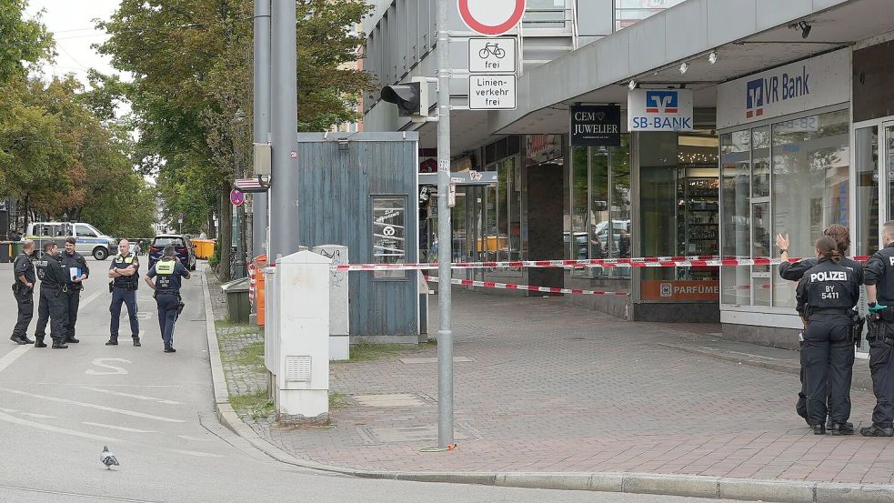 In einer Passage eines Geschäftshauses kam es nachts zu der Explosion. Foto: Felix Kirberg