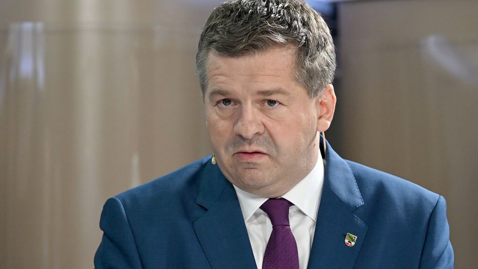„Wir brauchen eine Zuwanderung in den Arbeitsmarkt“, sagte CDU-Spitzenkandidat Sven Schulze. Foto: Hendrik Schmidt/dpa pool/dpa