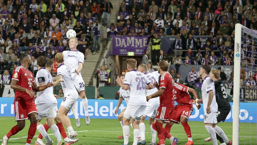 Der VfL Osnabrück stemmte sich mit aller Macht gegen den großen FC Bayern. Foto: David Ebener/dpa