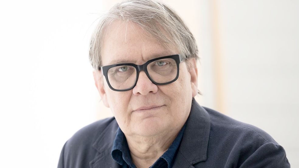 Sven Regener ist inzwischen 65 und sein Debütroman „Herr Lehmann“ auch schon ein Vierteljahrhundert alt. (Archivbild) Foto: Boris Roessler
