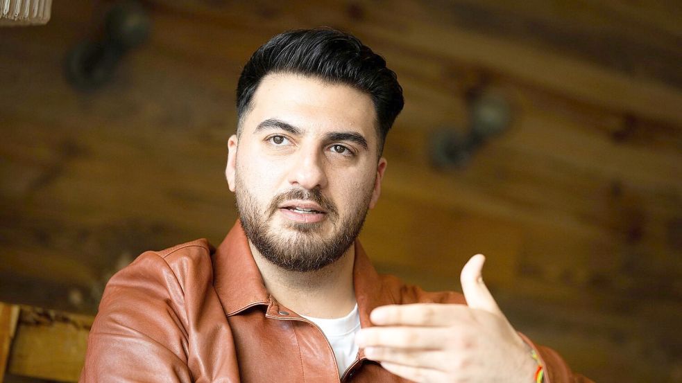 Tahsim Durgun möchte der Generation seiner Eltern eine Stimme geben. Foto: Sina Schuldt