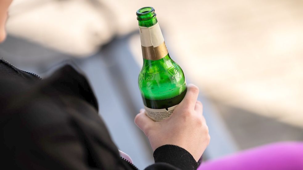Während bei jungen Frauen das Rauschtrinken zurückgegangen ist, liegt es bei jungen Männern laut einer Studie weiterhin auf hohem Niveau. Foto: Silas Stein