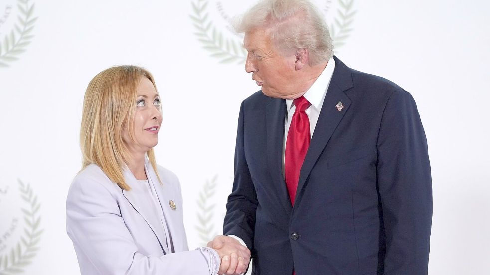 Das einst enge Verhältnis mit US-Präsident Trump bekam einen herben Dämpfer. (Archivbild) Foto: Evan Vucci/AP Pool/AP/dpa
