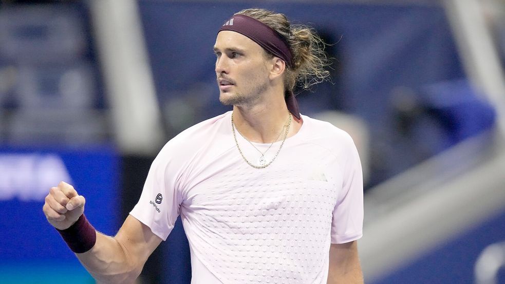 Alexander Zverev bejubelt das Weiterkommen. Foto: Frank Franklin II